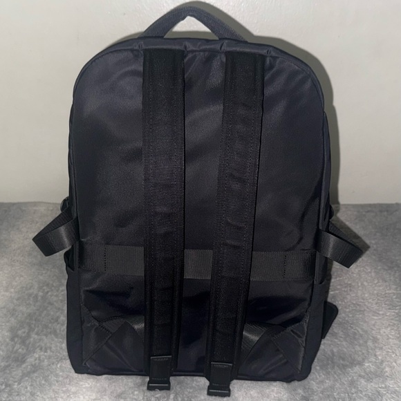 LULULEMON NEW CREW BACKPACK 22L *LOGO + ACCESSORIES - Picture 5 of 8